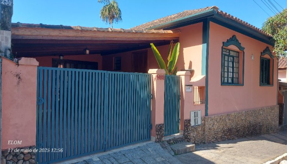 Casa no centro de São Francico Xavier